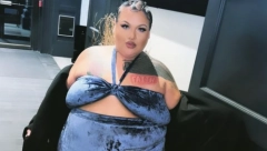 NINA JE DEBELA DEVOJKA KOJA SVOJE TELO OBOŽAVA Na društvenim mrežama joj govore strašne stvari i tvrde da predstavlja debljinu kao nešto glamurozno