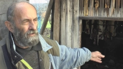 BRANKO IZ OSTRE U ŠOKU NAKON ŠTO SU MU LOPOVI UPALI U SUŠARU Ove zime će umesto mesa, jesti pekmez i hleb (FOTO)
