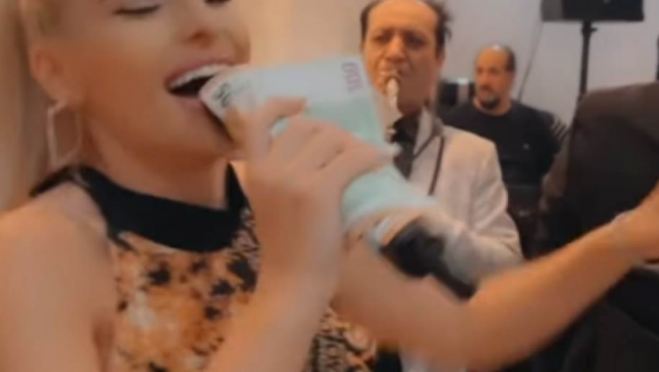 DALEKO JOJ LEPA KUĆA, AKO JE UOPŠTE IMA Naša pevačica imala žestok sukob sa koleginicom, a sada progovorila o svemu i otkrila razlog svađe