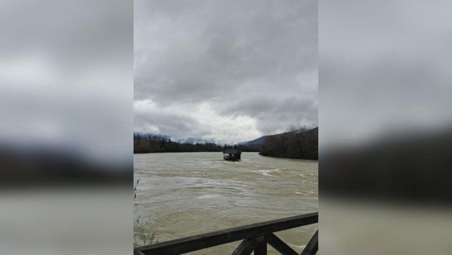 STRAŠNA TRAGEDIJA NA DRINI Muškarac (35) ušao u reku i nije izronio - POLICIJA NA TERENU