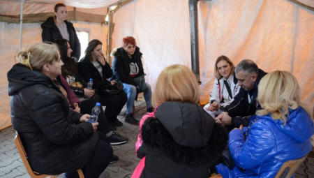 LEKARI NA BARIKADAMA! Svakog dana spasavaju živote, a na barikadama ih brane! (FOTO)