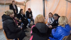 LEKARI NA BARIKADAMA! Svakog dana spasavaju živote, a na barikadama ih brane! (FOTO)