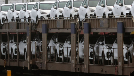 POVUČENO OKO 430.000 VOZILA Otkrivena nedopustiva greška, parkirani kreću sami