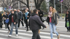 PRELAZILA ULICU SA DETETOM, A ONDA-ŠOK! Novosađanka nije mogla da veruje šta joj se dogodilo (FOTO)