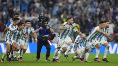 OVO SE NIJE DOGODILO 20 GODINA Titula prvaka sveta otišla iz Evrope - Mesi je u istoriji