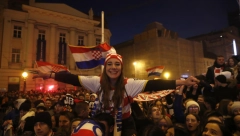 DŽABA IM USPEH, KADA NE ZNAJU DA GA PROSLAVE Novi skandal u režiji Hrvata, ponovo pevali ustaške pesme