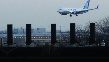 OTVORILA SE VRATA AVIONA USRED LETA! Drama na nebu, putnici nisu mogli da dišu!