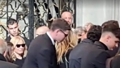DA SRCE PREPUKNE Mihina unuka došla da isprati dedu na večni počinak (VIDEO)