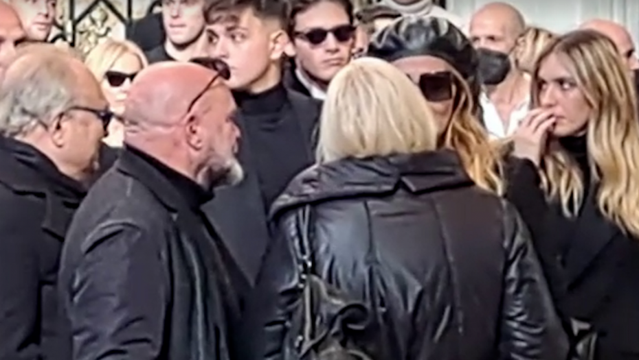 SAHRANA SINIŠE MIHAJLOVIĆA U RIMU - Piksi, Terza, Bjeković, Serse Kosmi... svi odaju počast legendi (VIDEO)
