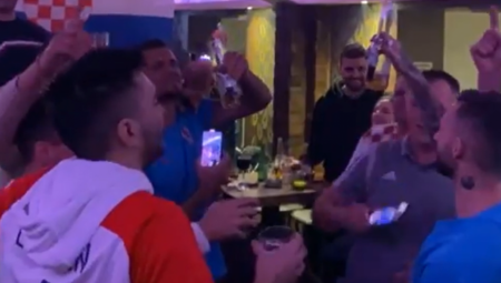 HRVATSKI FUDBALERI PONOVO SVE ZGROZILI Skandirali "Za dom spremni", pevali Tompsona, pa veličali ustaše i sve snimili (VIDEO)