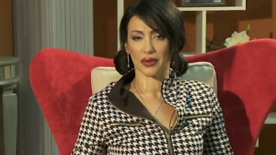 MUŽ VESNE VUKELIĆ VENDI JE BIVŠI FUDBALER Skoro 22 godine su u braku, a sada je jasno zašto ga krije i čuva od svih (FOTO)