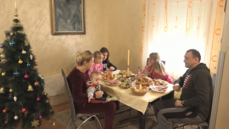 OVAKO SE SRPSKI OBIČAJI POŠTUJU : Кolač, sveća i porodica na okupu