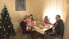 OVAKO SE SRPSKI OBIČAJI POŠTUJU : Кolač, sveća i porodica na okupu