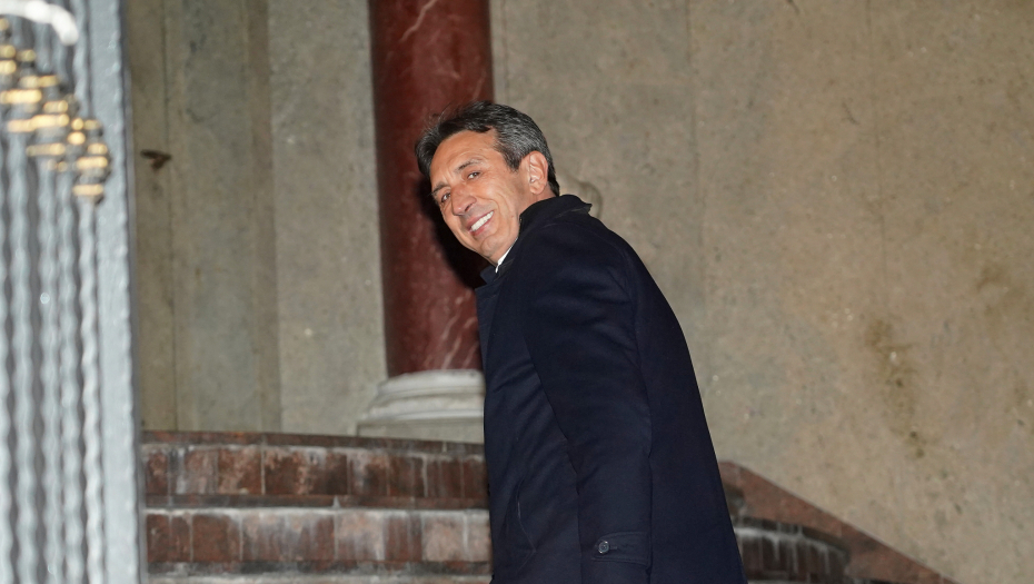 ŽIKA JAKŠIĆ U PROVODU NAKON RASKIDA SA 20 GODINA MLAĐOM Evo u kakvom izdanju smo ga uhvatili