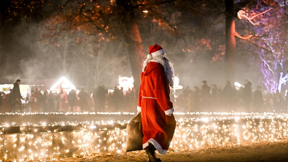 MOTO-MRAZOVI SU CAREVI Bajkeri podelili novogodišnje poklone deci u Dečjoj bolnici , sigurnoj kući i svratištu u Novom Sadu