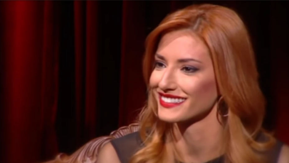 VODITELJKA U OPUŠTENOM IZDANJU IZAŠLA U GRAD Jovana Joksimović bez trunke šminke u provodu, ovakvu je još niste videli (FOTO)