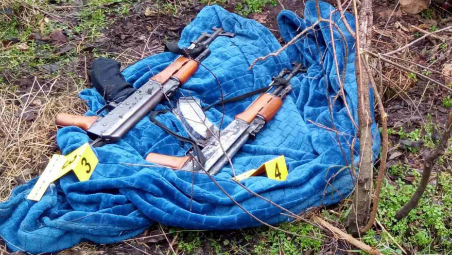 UHAPŠENO 60 MIGRANATA U SUBOTICI Zaplenjene automatske puške i velika količina municije (FOTO)