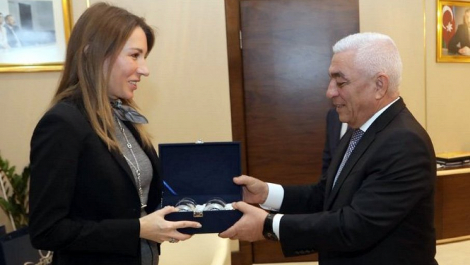 LEP GEST! Dubravka Đedović je dobila tradicionalni poklon tokom posete Azerbejdžanu