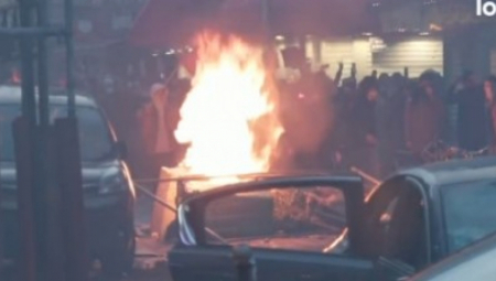 GORI PARIZ Neredi u prestonici Francuske nakon pucnjave, leti suzavac i kamenje (VIDEO)