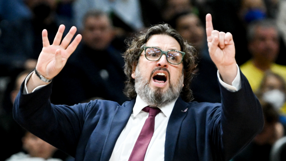 TRINKIJERI POLUDEO PRED DOLAZAK U BEOGRAD Bivši trener Partizana isključen (VIDEO)