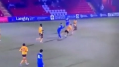 START ZA ZATVOR Brutalan potez fudbalera, mladi Englez teško povređen, čeka ga ogromna pauza (VIDEO)