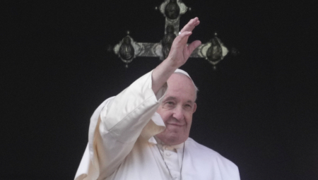 PAPA FRANJA PORUČIO Svet čezne za mirom