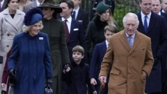 PRVI PUT KAO DOMAĆIN TRADICIONALNOG SKUPA KRALJEVSKE PORODICE Kralj Čarls proslavlja Božić u Sandringemu sa porodicom