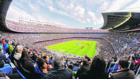 BARSA SA PET ZVEZDICA Najveći fudbalski stadion u Evropi