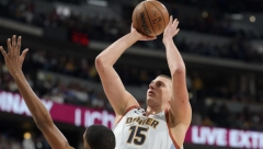 NASTAVLJA DA KIDA Jokić opet dominirao, ubacio 40 poena, ali iz dvorane je otišao tužan (VIDEO)