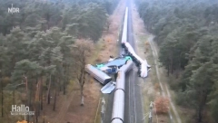 VOZ SA 70 VAGONA ISKOČIO IZ ŠINA Drama u SAD - iscurila opasna materija