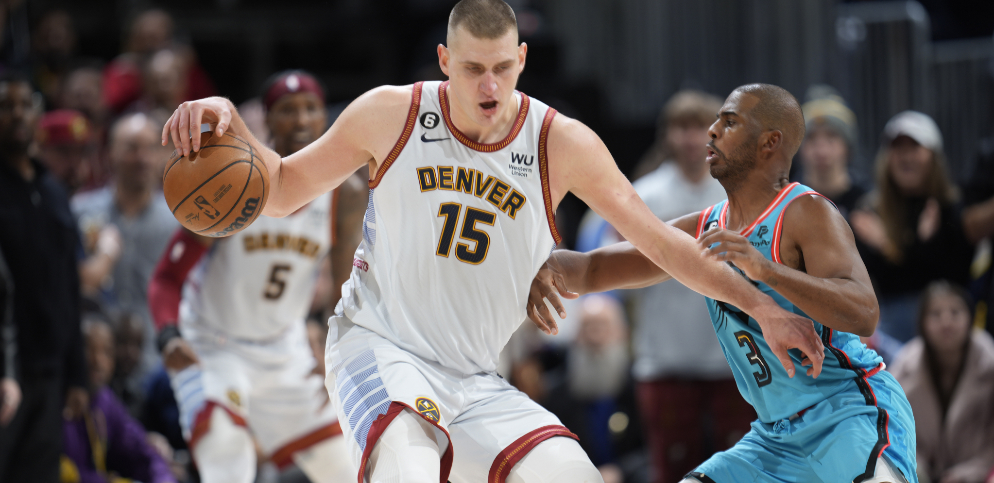 JOKIĆEVA AMAJLIJA Raznežićete se kada vidite koji predmet nosi srpski centar na svakoj utakmici (FOTO)