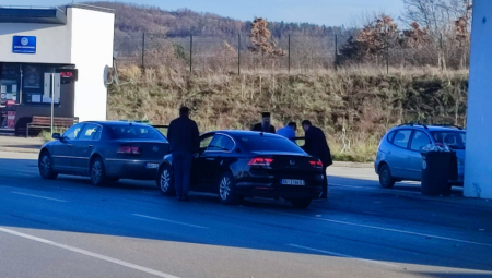 SKANDALOZNO! Kurtijeva policija na Merdaru zabranila ulazak na Kosovo patrijarhu Porfiriju