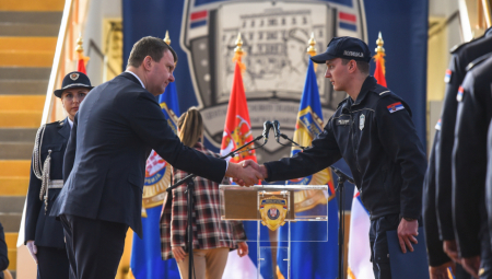 ČASTAN I ODGOVORAN POZIV Mirović na promociji polaznika Centra za osnovnu policijsku obuku u Sremskoj Кamenici