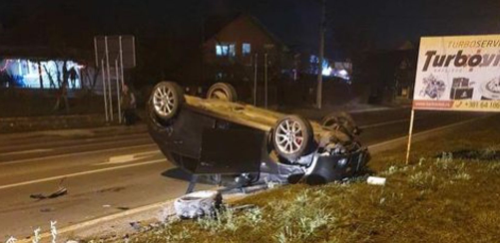 AUTOMOBIL SLUPAN I PREVRNUT NA KROV Saobraćajna nezgoda kod Kraljeva (FOTO)