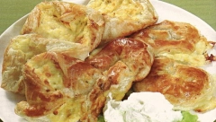 HRANA SE VIŠE NE BACA Napravite pitu od kockica staroga hleba