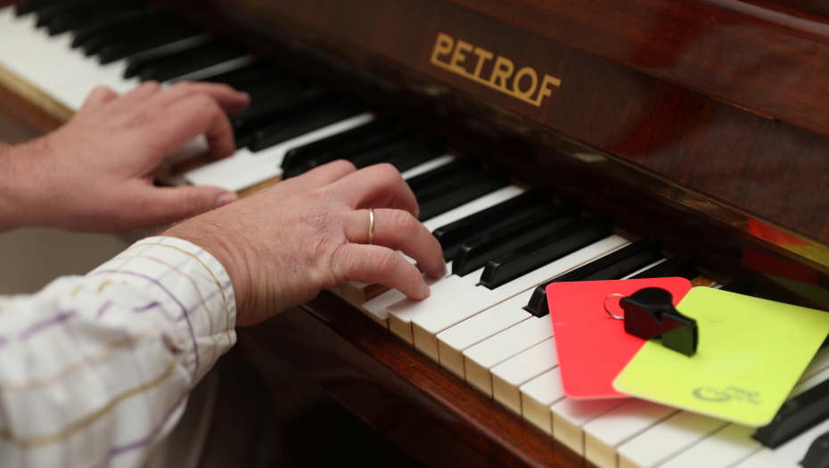 JEDNOSTAVNO, BRILJIRA Voljeni profesor, TV zvezda, kompozitor... otvorio dušu za Alo! i poručio: NIKAD GEPEKOVAN!