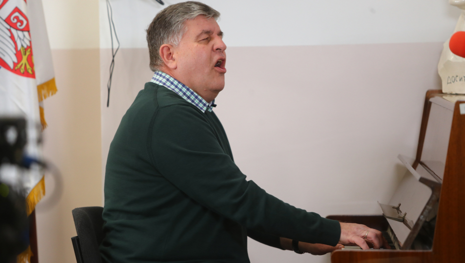 NOVOGODIŠNJI ŠOU Fudbalski sudija za Alo! doveo atmosferu do usijanja (VIDEO)