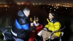 PRSTEN OD 7.000 EVRA Baka Prase priredio romantičnu večeru, kleknuo pred Anjom: NJENA REAKCIJA ŠOKIRALA SVE!