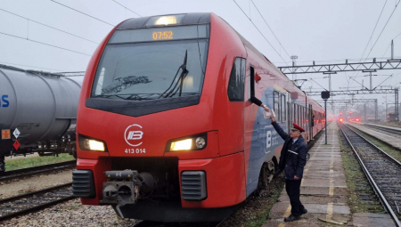 ZBOG JAKOG NEVREMENA KOJE JE POGODILO SRBIJU NA NEKIM PRUGAMA IMA PROBLEMA U FUNKCIONISANJU SAOBRAĆAJA