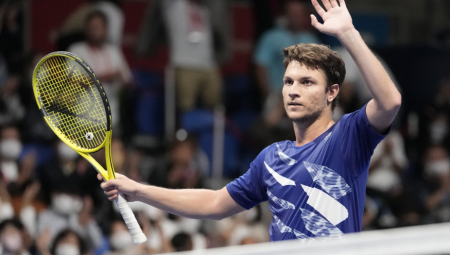 SRBIN IZGUBIO SAMO JEDAN GEM Kecmanović u četvrtfinalu turnira u Eštorilu