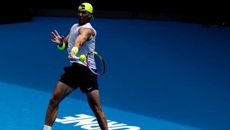 NADAL SA BEBOM STIGAO U MELBURN Španac se uveliko priprema za start Australijan Opena (VIDEO)