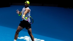 NADAL SA BEBOM STIGAO U MELBURN Španac se uveliko priprema za start Australijan Opena (VIDEO)