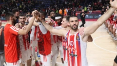 JASNA PORUKA Košarkaši Zvezde u posebnim majicama izašli na teren (FOTO)