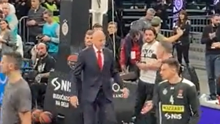 SPEKTAKL U ARENI "Grobari" ovacijama dočekali Sašu Obradovića