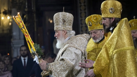 PATRIJARH KIRIL SE MOLI ZA VERNIKE U UKRAJINI Božićna liturgija u Moskvi (FOTO)