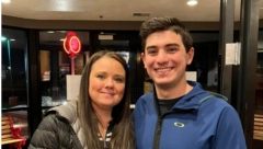 TRAZIO JE BIOLOŠKU MAJKU 20 GODINA, ONA MU JE BILA ISPRED NOSA: Dobio je poruku iz vedra neba, sudbina ih je spojila