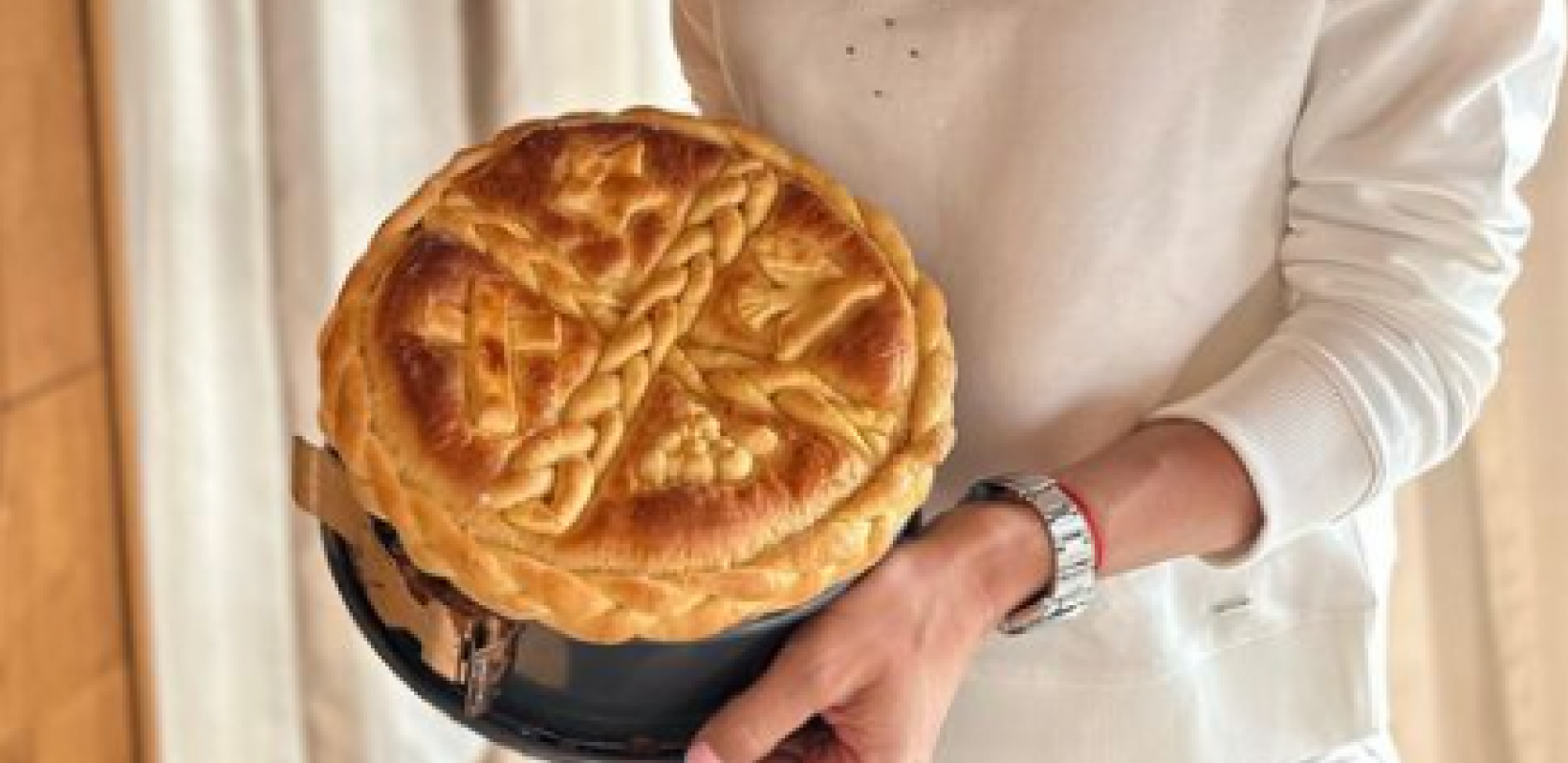 OBJAVILA FOTOGRAFIJU IZ KREVETA Ana Ivanović u opuštenom izdanju, navukla samo bademantil, a mreže se usijale: Savršena si!