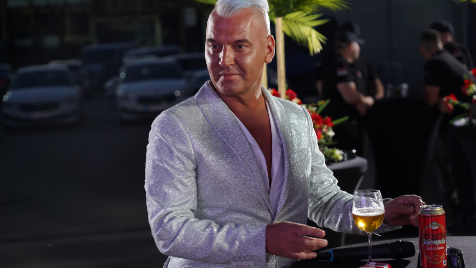 MILANU MILOŠEVIĆU I NJEGOVOJ MAMI PRETE UBISTVOM Oglasio se voditelj vidno zabrinut, poruke lede krv u žilama