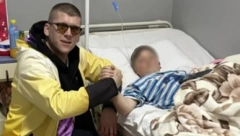 I KAMEN BI ZAPLAKAO Milan Janković Čorba u poseti ranjenom dečaku Stefanu