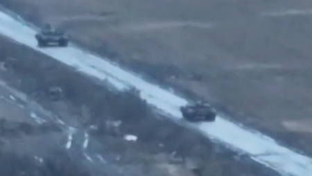 RUSKI TENKISTI TAKTIČKI SAVLADALI UKRAJINCE! Pogledajte snimak neposredne borbe u Donbasu (FOTO/VIDEO)